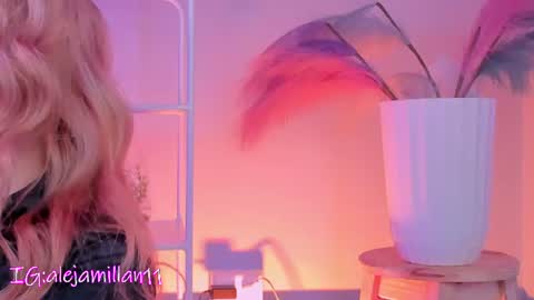 Snapshot of alejamillan1 chatting on 07/24/26, 04:10 night GTM -5 online show from 07/24/26, 04:10