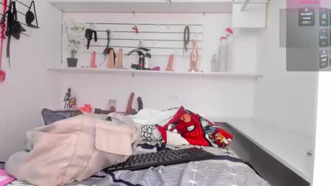 Snapshot of alejandra_dunn chatting on 09/14/25, 02:16 Alejandra online show from 09/14/25, 02:16