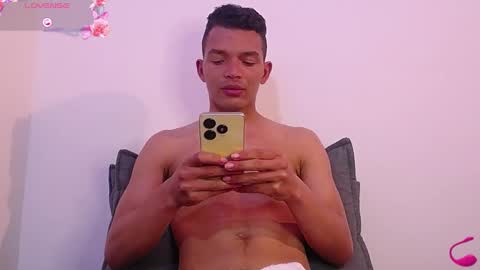Snapshot of alejandro1993399605 chatting on 12/09/24, 12:01 Alejandro online show from 12/09/24, 12:01