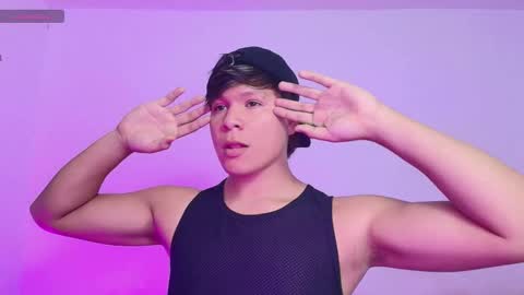 Snapshot of alejandro_vt chatting on 10/16/25, 12:17 Alejandro G online show from 10/16/25, 12:17