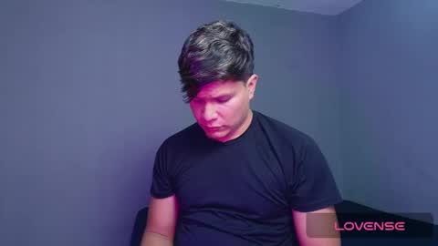 Snapshot of alejandro_vt chatting on 10/27/25, 03:21 Alejandro G online show from 10/27/25, 03:21