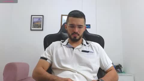 alejandroo_7 online show from 12/13/25, 09:09