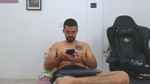 alejandroo_7 online show from 02/03/26, 06:46