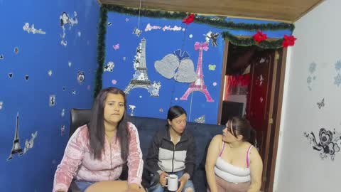 Snapshot of alejita_smithh chatting on 01/28/25, 12:22 zoe and Kataleya online show from 01/28/25, 12:22