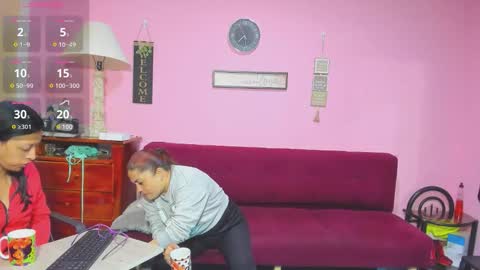 Snapshot of alejita_smithh chatting on 09/10/25, 12:27 zoe and Kataleya online show from 09/10/25, 12:27