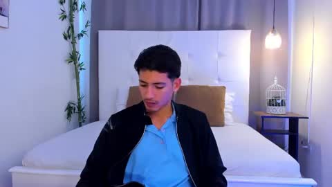 Snapshot of alejo_exotic chatting on 07/20/26, 01:24 alejo_exotic online show from 07/20/26, 01:24