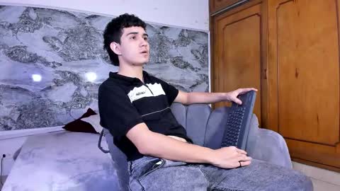 alejo_gray1 online show from 12/01/25, 11:26