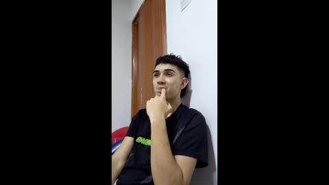 alejo_gray1 online show from 12/18/25, 07:03