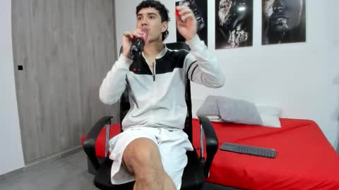 alejo_gray1 online show from 03/02/26, 08:48