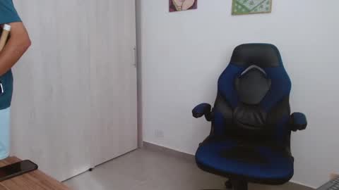 Snapshot of alejo_hot23 chatting on 01/17/26, 02:22 David online show from 01/17/26, 02:22