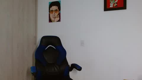 Snapshot of alejo_hot23 chatting on 02/06/26, 11:52 David online show from 02/06/26, 11:52