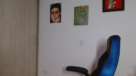 Snapshot of alejo_hot23 chatting on 02/13/26, 02:18 David online show from 02/13/26, 02:18