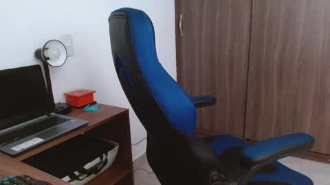 Snapshot of alejo_hot23 chatting on 03/25/26, 01:06 David online show from 03/25/26, 01:06