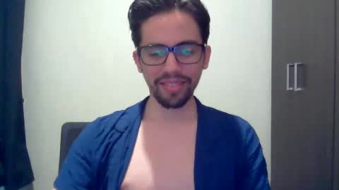 Snapshot of alejo_shy chatting on 01/03/25, 04:00 alejo_shy online show from 01/03/25, 04:00