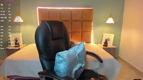 ALejoo Saenz online show from 10/19/25, 10:32