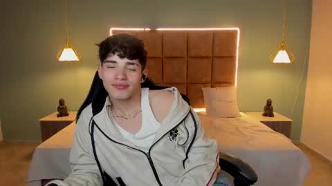 ALejoo Saenz online show from 06/12/26, 04:11