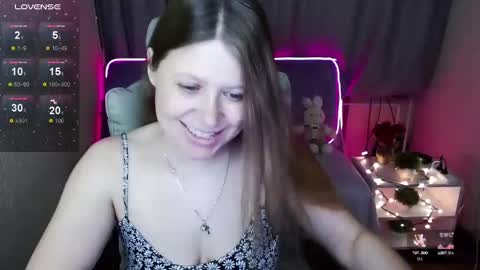 Snapshot of alekasamui chatting on 01/04/25, 03:50 Aleksa online show from 01/04/25, 03:50