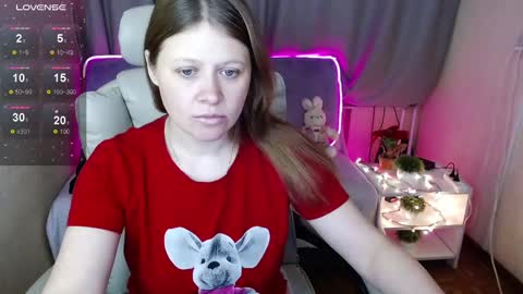 Snapshot of alekasamui chatting on 01/16/25, 04:49 Aleksa online show from 01/16/25, 04:49