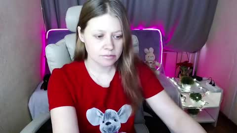 Snapshot of alekasamui chatting on 02/17/25, 04:53 Aleksa online show from 02/17/25, 04:53
