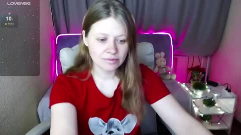 Snapshot of alekasamui chatting on 02/28/25, 10:28 Aleksa online show from 02/28/25, 10:28
