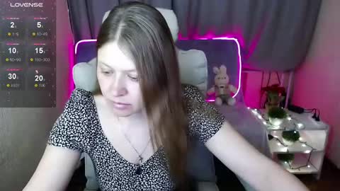 Snapshot of alekasamui chatting on 03/06/25, 10:47 Aleksa online show from 03/06/25, 10:47