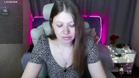 Snapshot of alekasamui chatting on 03/10/25, 10:24 Aleksa online show from 03/10/25, 10:24