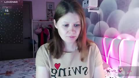 Snapshot of alekasamui chatting on 10/16/25, 01:39 Aleksa online show from 10/16/25, 01:39