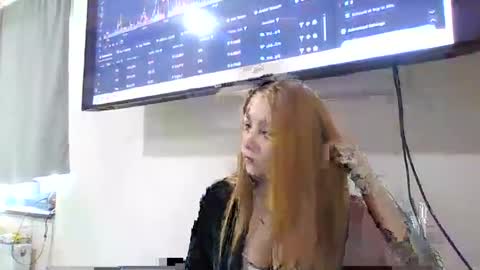 Snapshot of aleksandra33 chatting on 06/07/26, 08:40 aleksandra33 online show from 06/07/26, 08:40