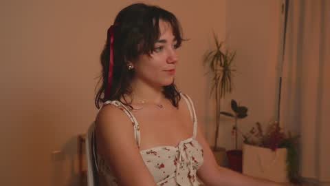 Snapshot of alemaniababe chatting on 01/06/25, 11:31 Ale online show from 01/06/25, 11:31