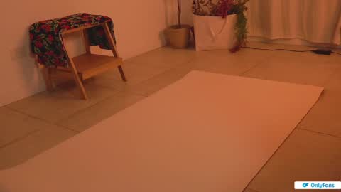 Snapshot of alemaniababe chatting on 01/09/25, 02:33 Ale online show from 01/09/25, 02:33