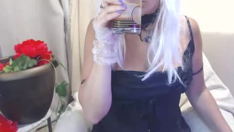 Snapshot of alenablack chatting on 10/02/25, 12:50 Luly online show from 10/02/25, 12:50