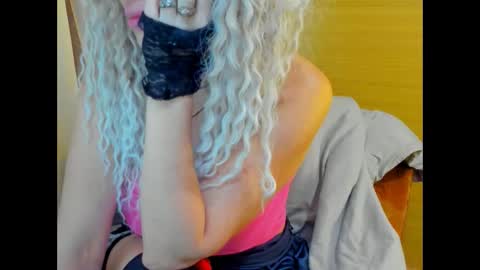 Snapshot of alenablack chatting on 02/12/26, 01:22 Luly online show from 02/12/26, 01:22