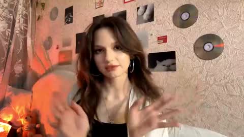 Snapshot of alenemacaskill chatting on 05/16/26, 12:59 Roniy online show from 05/16/26, 12:59