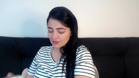 Snapshot of aleska__bell chatting on 02/20/25, 03:41 Aleska online show from 02/20/25, 03:41