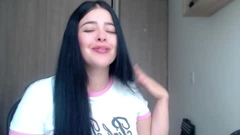 Snapshot of aleska__bell chatting on 09/08/25, 03:00 Aleska online show from 09/08/25, 03:00