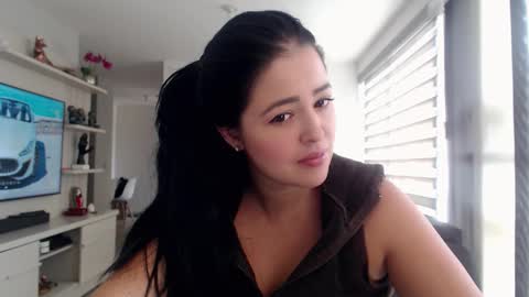 Snapshot of aleska__bell chatting on 09/11/25, 03:01 Aleska online show from 09/11/25, 03:01