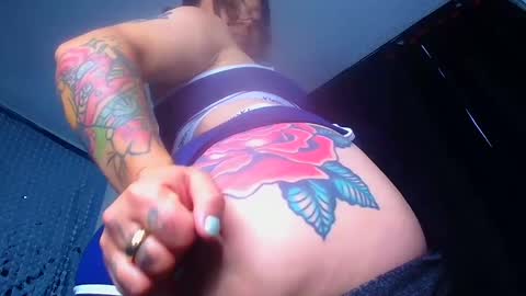 QUEEN OFF MILk  IM BACK  15 NOV online show from 02/07/25, 11:03