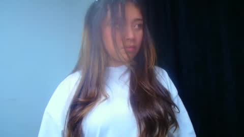 QUEEN OFF MILk  IM BACK  15 NOV online show from 03/04/25, 11:32