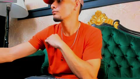 Snapshot of aless_king chatting on 01/13/25, 11:52 Alessandro King online show from 01/13/25, 11:52