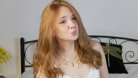Snapshot of alessamay chatting on 04/15/26, 08:20 alessamay online show from 04/15/26, 08:20