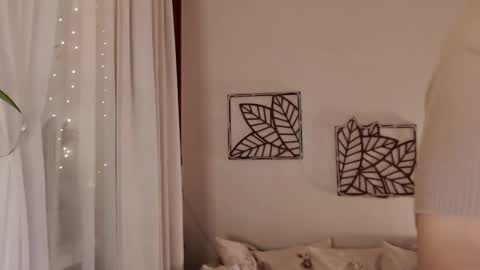 Snapshot of alessandra_foxy chatting on 12/13/24, 06:16 Sandra online show from 12/13/24, 06:16