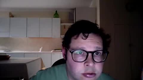 Snapshot of alessandroa6 chatting on 04/11/26, 04:22 alessandro online show from 04/11/26, 04:22
