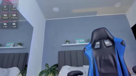 Snapshot of alessia_leroy chatting on 02/19/26, 09:33 A L E S S I A online show from 02/19/26, 09:33