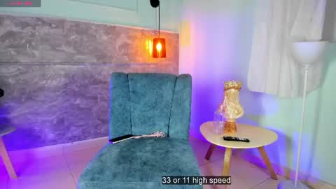 Snapshot of alessia_noire chatting on 07/20/26, 10:39 Alessia online show from 07/20/26, 10:39