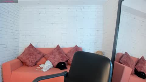 Alessia  Everyday From 0530 to 1430 Col Time online show from 10/27/25, 12:42