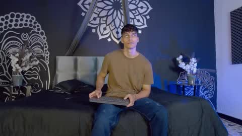 Snapshot of alessiovitale chatting on 11/05/25, 12:38 Alessio online show from 11/05/25, 12:38