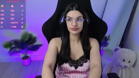 Snapshot of alessyaaa chatting on 06/17/26, 10:28 Ale online show from 06/17/26, 10:28