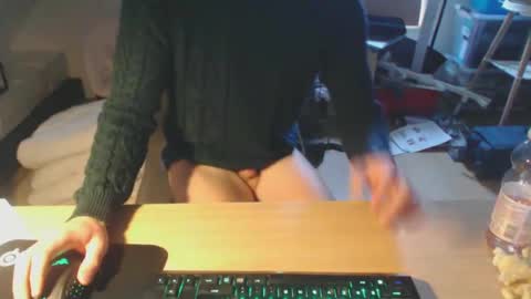 Snapshot of alettaoceanftw chatting on 12/14/24, 01:49 AlettaOceanFtw online show from 12/14/24, 01:49