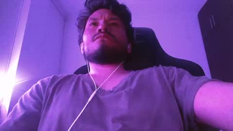 Snapshot of alevil_97 chatting on 07/18/26, 04:49 Alejo online show from 07/18/26, 04:49
