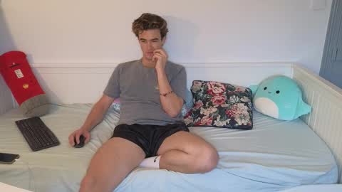 Snapshot of alex83530 chatting on 12/20/25, 08:43 Alex83530 online show from 12/20/25, 08:43